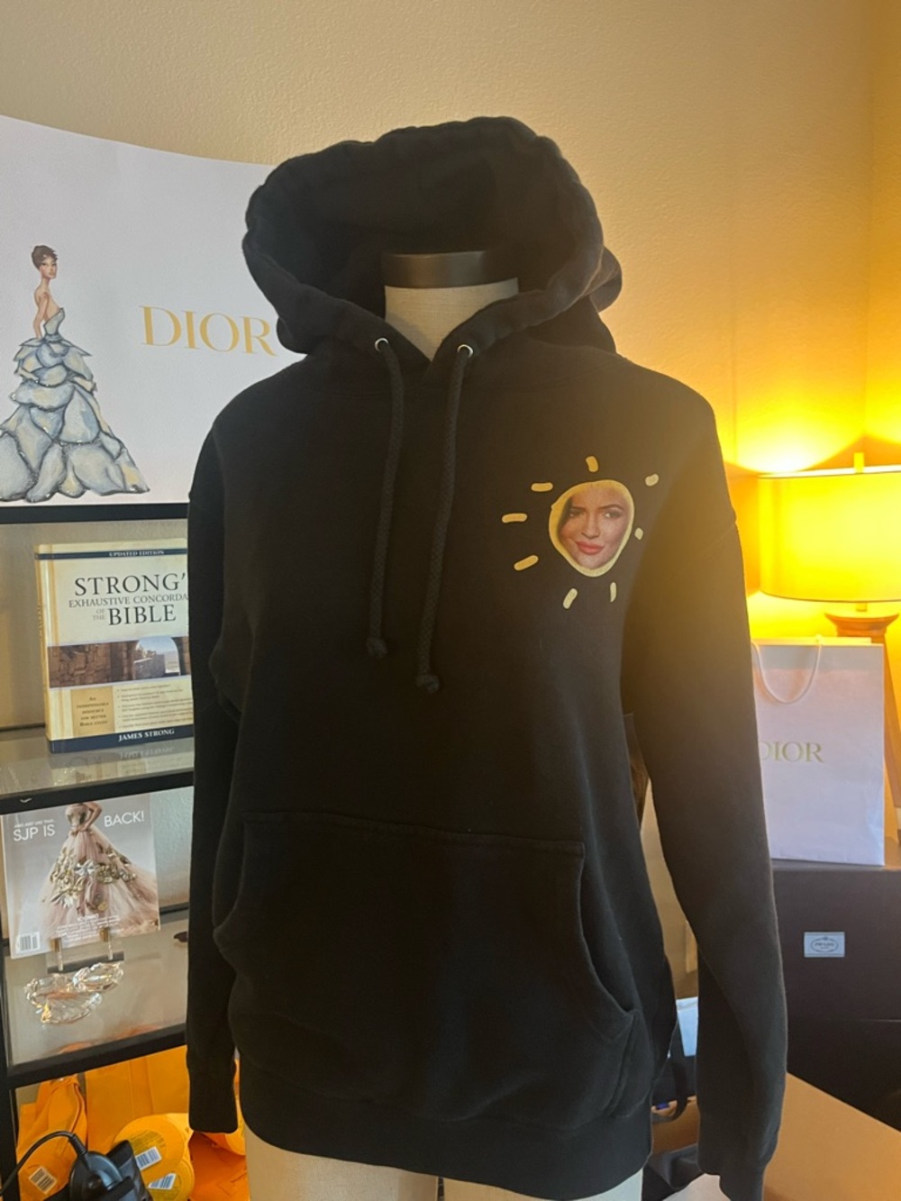 KYLIE JENNER (Rise & Shine ) HOODIE size small ☀️☀️☀️☀️☀️☀️ - Picture 3 of 8